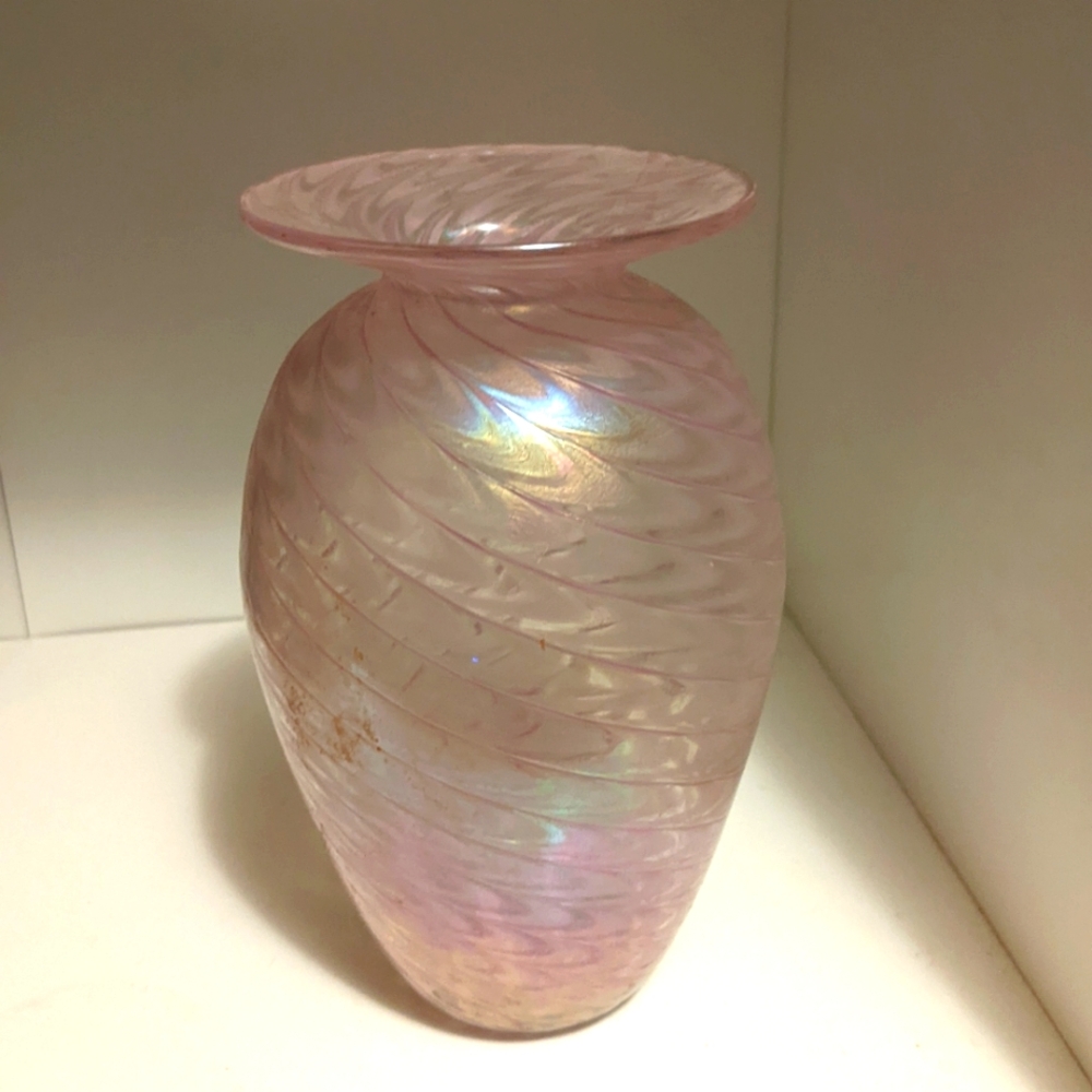 The Glass Eye Studio Art Glass MSH Iridescent Pink Swirl Vase 1989 around 6”